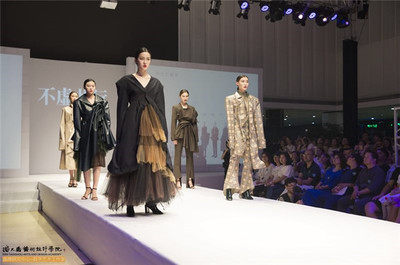 寧波大學昂熱大學聯(lián)合學院2018屆服裝與服飾設(shè)計專業(yè)畢業(yè)展演完美落幕