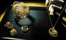 打造專屬鉆飾 化妝品主題的御用設計師圖鑒