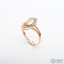 匠心獨運，璀璨個性 18K玫瑰金鑲嵌與翡翠蛋面戒指的定制藝術